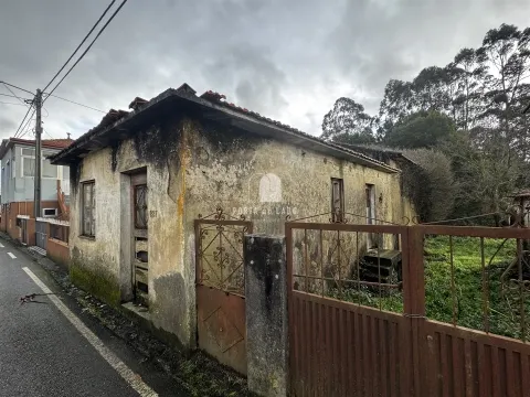 Moradias para Restauro com Terreno em Argoncilhe - Santa Maria da Feira | 6.988m²
