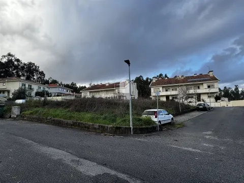 Lote de Terreno para Moradia em Pedroso | 567m²