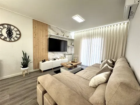 Vivienda T4 Reformada en Venta en Arrifana | Vistas al Mar | 4 Fachadas