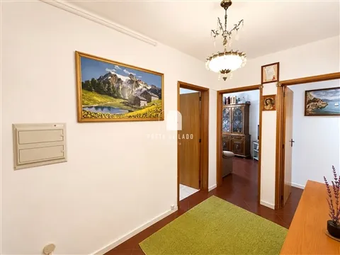 Apartamento T2 em Vila D’Este à Venda | Metro, Elevador e Arrumos