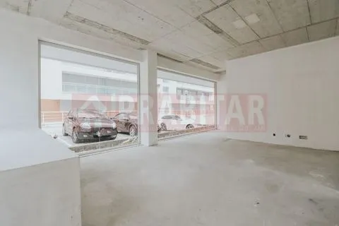 LOJA PARA COMÉRCIO DE RUA JUNTO À PRAIA NA FIGUEIRA DA FOZ