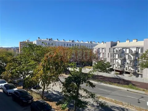 Apartamento T3 com Garagem na Av. Fernando Namora, Solum, Coimbra