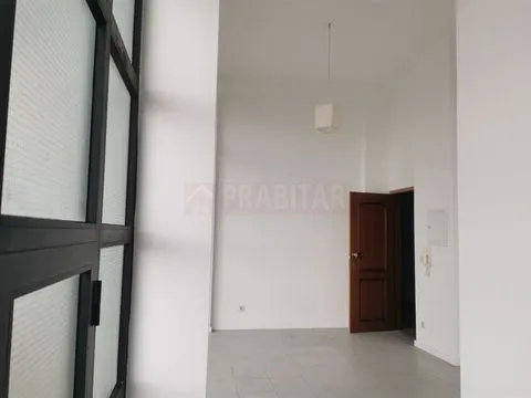 EM CELAS, ARRENDA-SE ESCRITÓRIO (registado na CRP COMO ARRUMO)