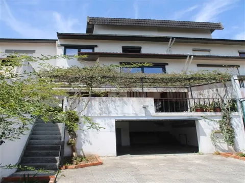 MORADIA T8 COM GARAGEM E JARDIM JUNTO À SOLUM