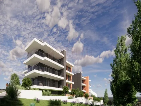 APARTAMENTO T3 NOVO NA MAINÇA