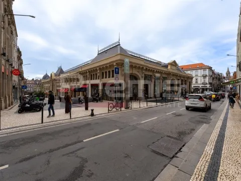 T1 no centro do Porto em frente ao metro