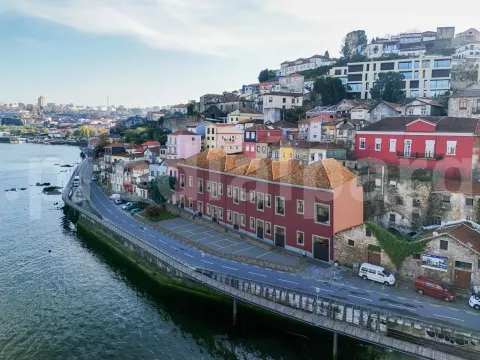 Loja com 145 m2 na Marginal de Gaia