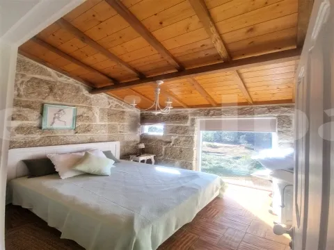 Moradia em pedra, totalmente restaurada, Vila Nova de Cerveira