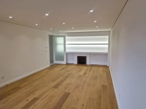 Apartamento T3 totalmente remodelado, Boavista