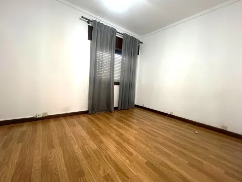 3 bedrooms + 1 in the center of Matosinhos, with terrace and 2 parking spaces.