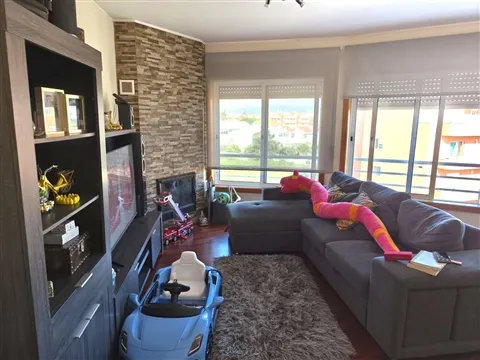 Apartamento T1 com lugar de garagem, Rio Tinto