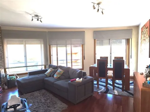 Apartamento T1 com lugar de garagem, Rio Tinto