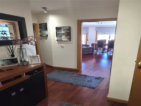 Apartamento T1 com lugar de garagem, Rio Tinto