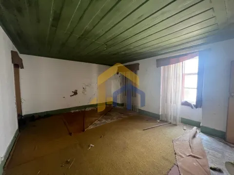 Moradia para reabilitar em Vaiamonte – Monforte