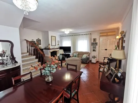 Viviendas Adosadas en barrio 3 habitaciones