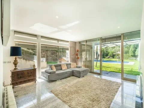 Encante-se com esta moradia de sonho em Guimarães