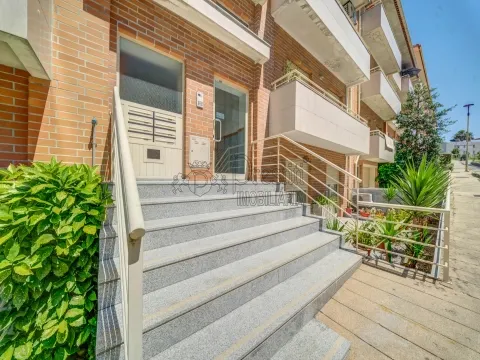 2 Bedroom Apartment with Terrace for Rent in Aldão