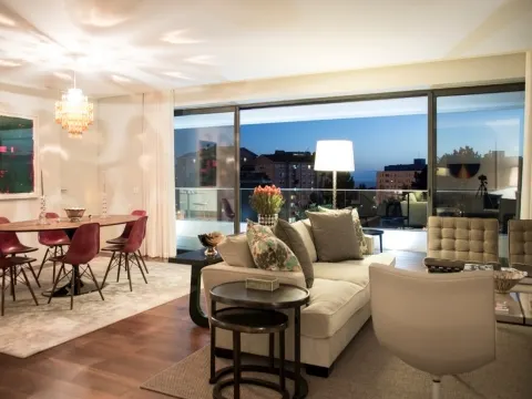 Apartamento T3 em condomínio fechado de luxo na Foz, excelente exposição solar, box para 4 carros.