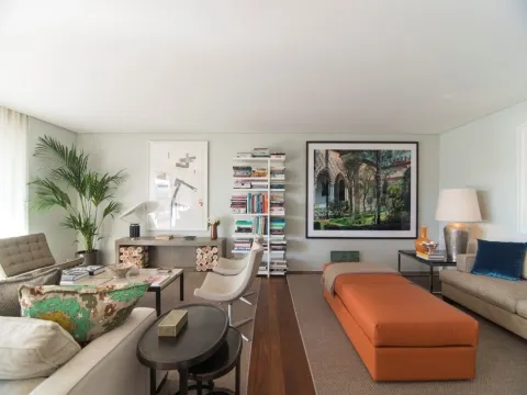 Apartamento T3 em condomínio fechado de luxo na Foz, excelente exposição solar, box para 4 carros.