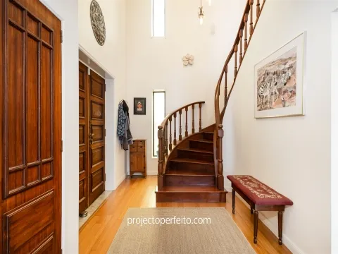 半独立式的房子 4个房间