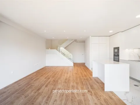 Moradia em Banda T3+1