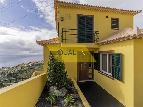 3+2 bedroom house with sea and mountain views