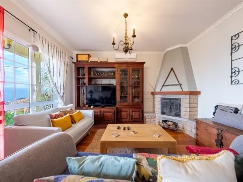 Casa con appartamento separato con 2 camere da letto a Monte, Funchal