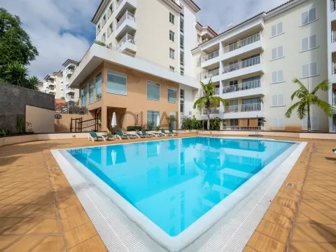 Apartamento de dos dormitorios en Santo António, Funchal