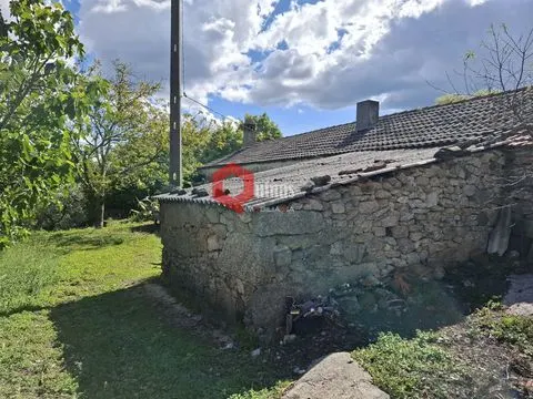 Quinta de 10580m2 para remodelar em Sortelha, Sabugal