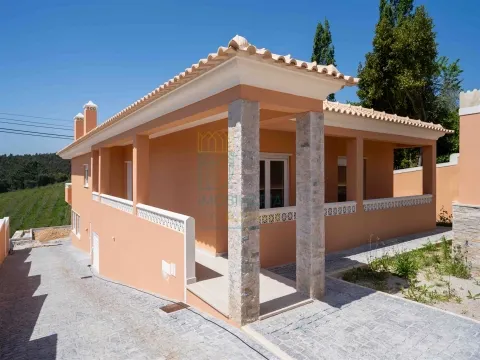 Moradia com garagem, piscina e vista sobre o campo em Caldas da Rainha