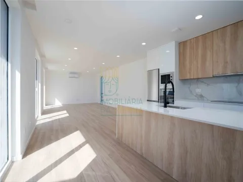 House with Pool and Garage – 10 Minutes from Caldas da Rainha