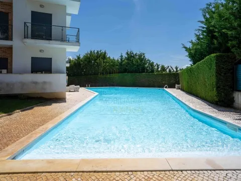 2-Bedroom Apartment near São Martinho do Porto Beach