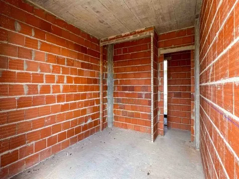 Maison de Plain-Pied avec 3 Chambres, Piscine et Garage dans un Lotissement Privé