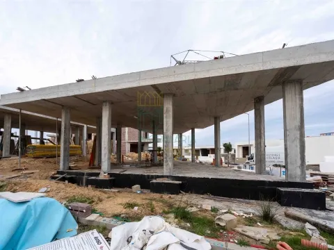 2-Bedroom Villa in Salir do Porto – Comfort and Modern Design