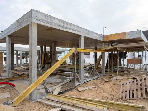 3-Bedroom Villa with Swimming Pool in Salir do Porto