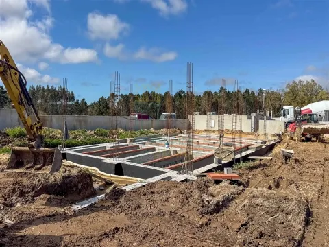 Maison de Plain-Pied avec 3 Chambres, Piscine et Garage dans un Lotissement Privé