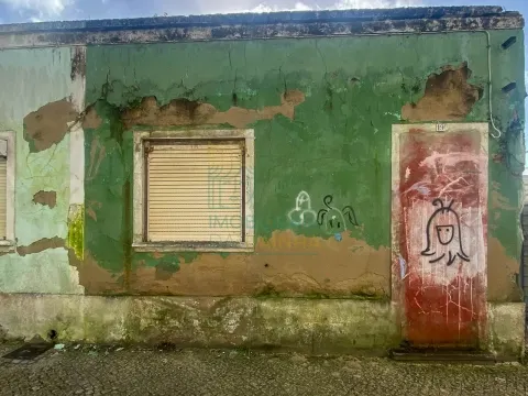 Conjunto de 3 Moradias para Recuperar em Caldas da Rainha