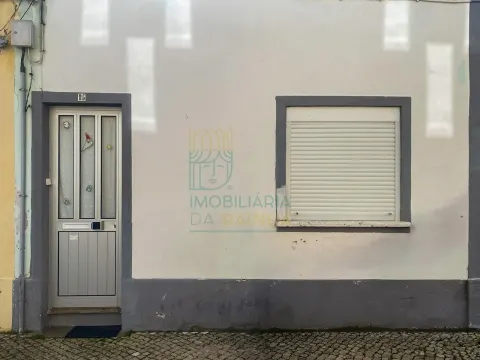 Conjunto de 3 Moradias para Recuperar em Caldas da Rainha