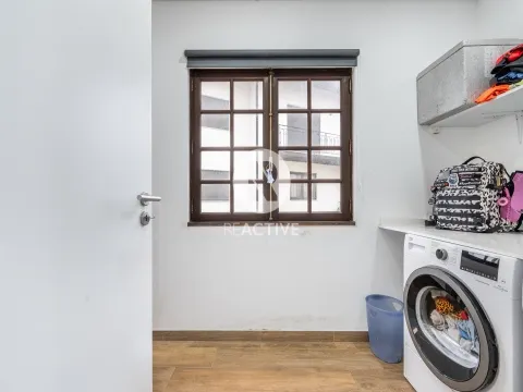 Moradia V6 em Laundos com Garagem