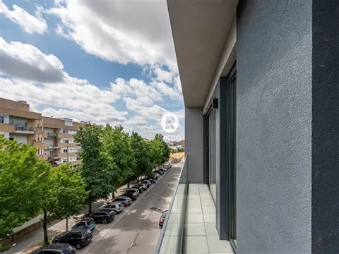 T0 Novo com Varanda e Garagem junto ao Polo Universitário