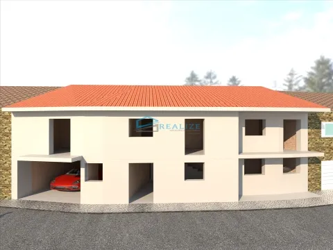 Moradia T3 com 2 pisos de arquitetura tradicional.