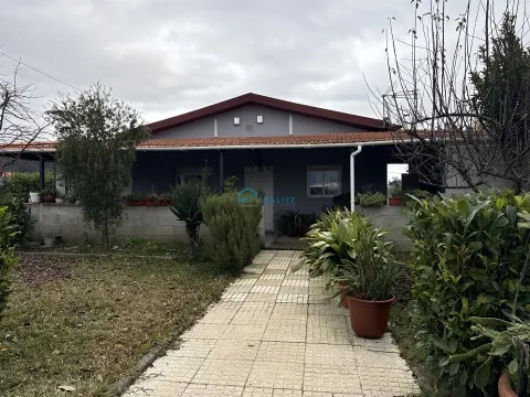 Moradia Térrea com Terreno em São Martinho de Antas