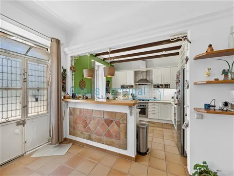 Moradia T3+1 de Charme Tradicional com Jardim e Potencial de Anexo