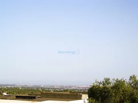 Terreno para construção de 1 ou 2 moradias, magnifica vista de mar