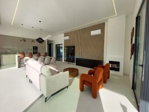 Luxusvilla mit 4 Schlafzimmer und Pool