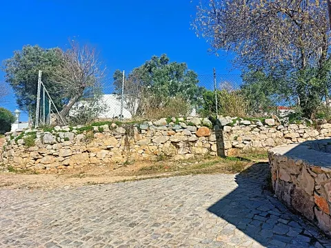 Excellent 120m² Plot in the Heart of Santa Bárbara de Nexe with Sea View