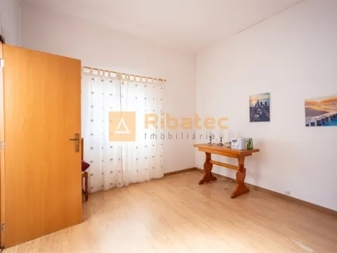 Moradia em  Montinhos dos Pegos