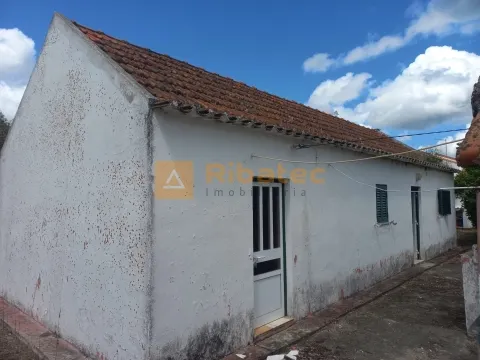 Moradia  com terreno na Fajarda