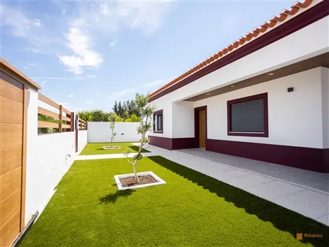 Moradia T3 Moderna | Vendida com Recheio | Projeto para Piscina
