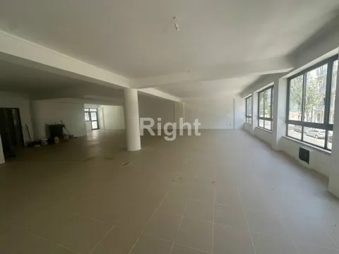 Refurbished 170m2 office in Picoas